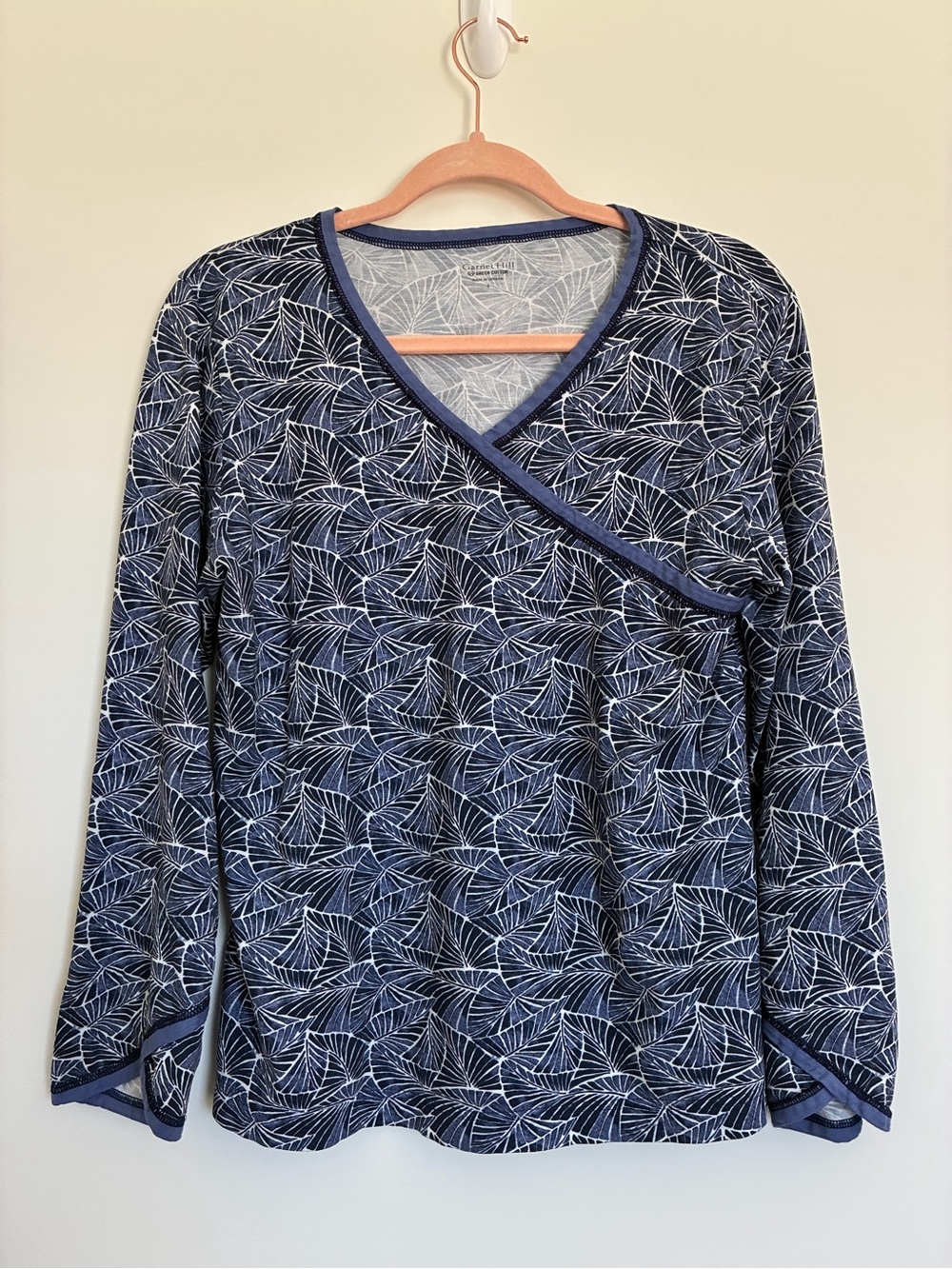 Garnet Hill Navy and White Leaf-Print Long-Sleeve Wrap Top size small